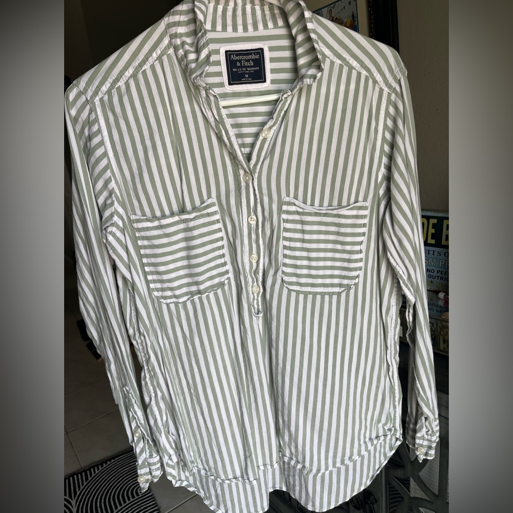 Abercrombie and fitch green and white striped pocket collared casual shirt